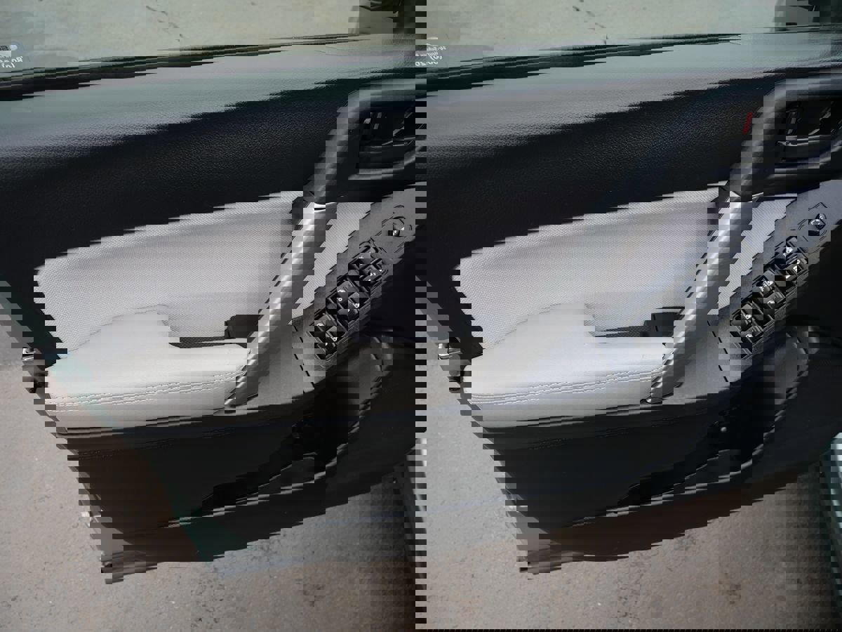 Used 2016 Subaru Forester 2.5i Premium w/ All-Weather Package image 16