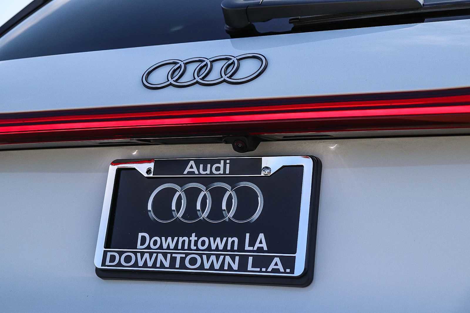 Used 2025 Audi Q5 Premium w/ Convenience Package image 11