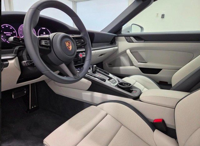 Certified 2025 Porsche 911 Carrera RWD image 4