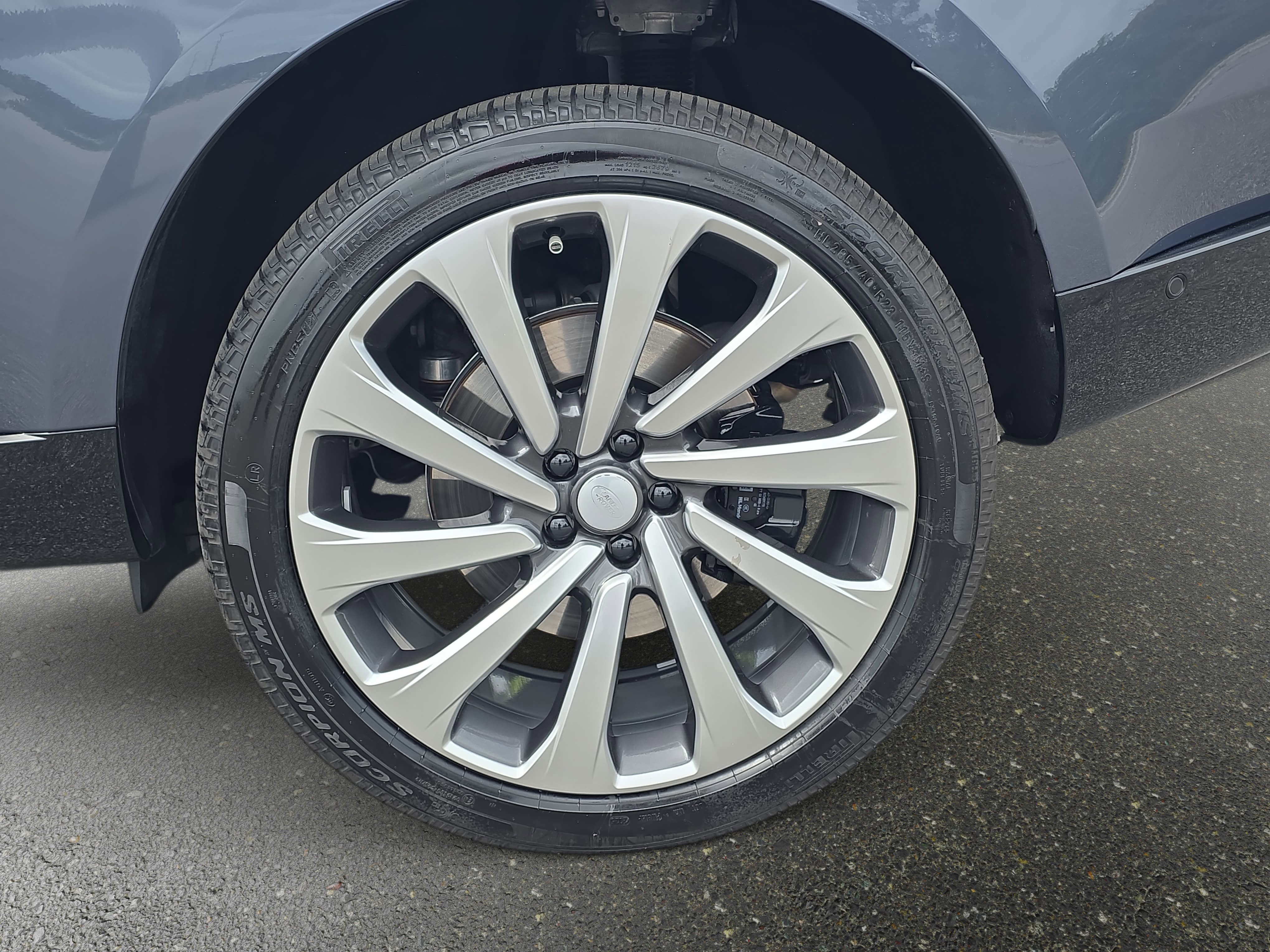 Certified 2025 Land Rover Range Rover SE image 34