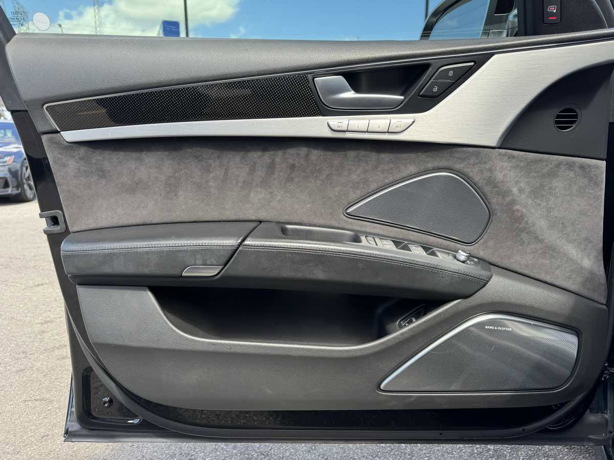 Used 2014 Audi S8 w/ Driver Assistance Package image 27