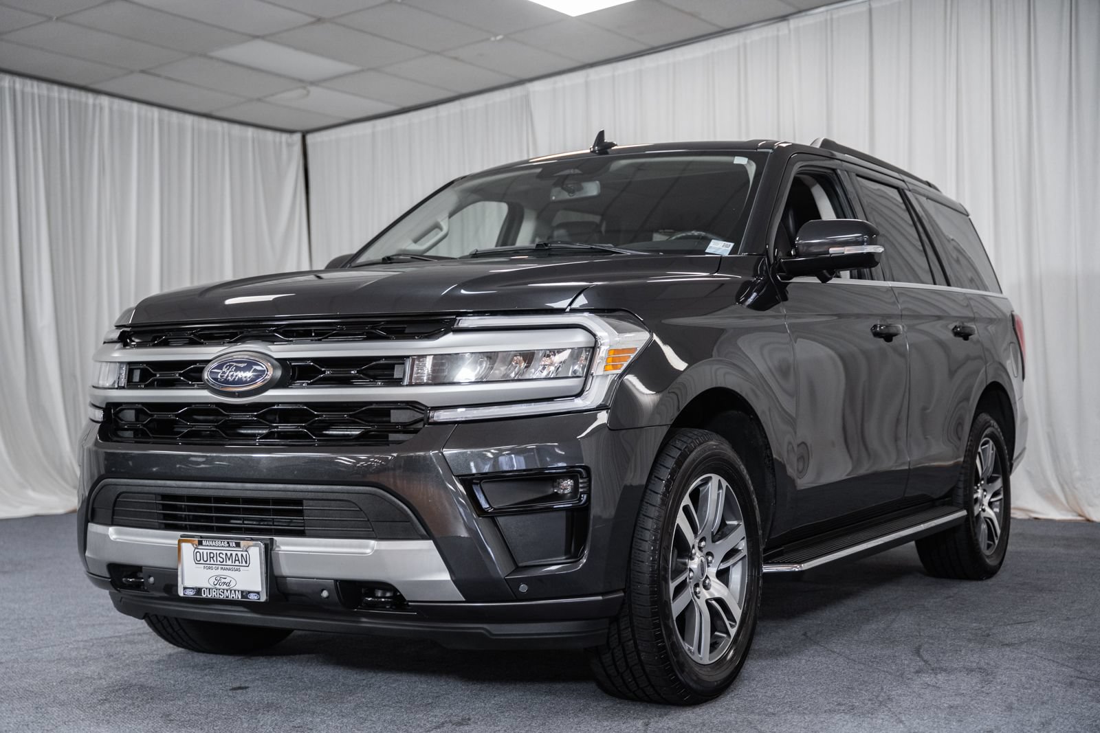 Used 2023 Ford Expedition XLT AWD/4WD image 3