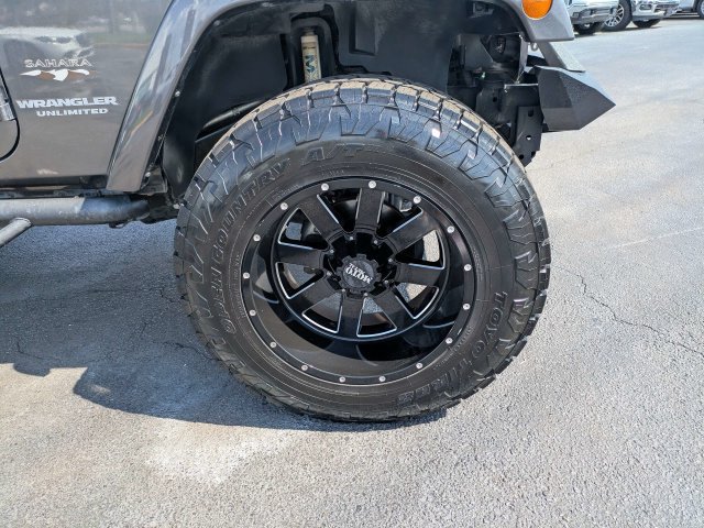 Used 2017 Jeep Wrangler Unlimited Sahara w/ Connectivity Group AWD/4WD image 12