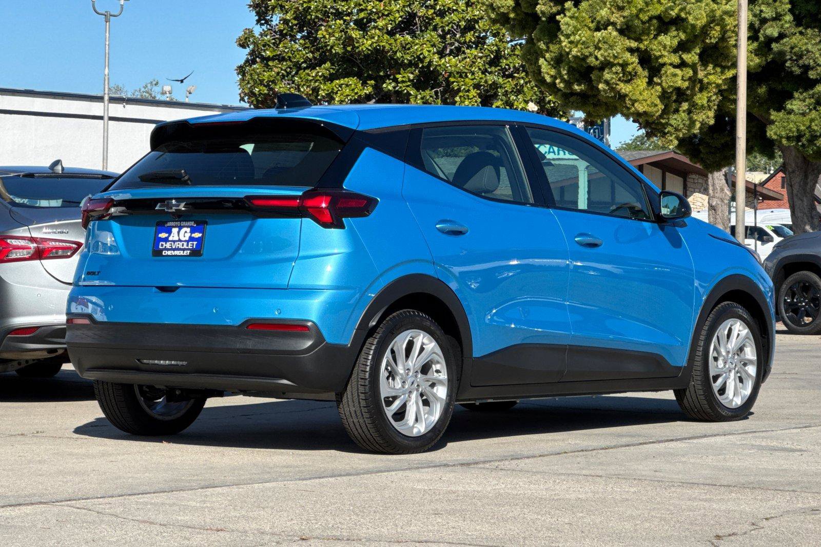 New 2027 Chevrolet Bolt LT w/ Comfort Package FWD image 6