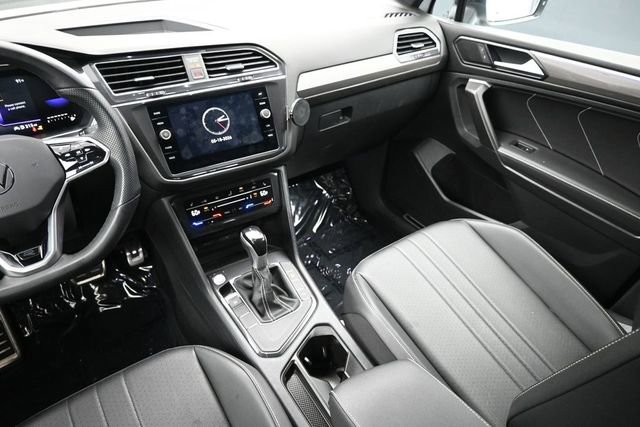 Used 2023 Volkswagen Tiguan SE R-Line FWD image 10