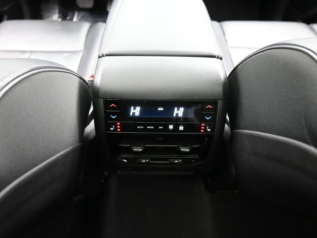 Used 2024 Jeep Grand Cherokee Overland w/ Luxury Tech Group IV image 46