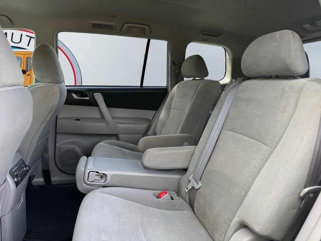Used 2013 Toyota Highlander Plus AWD/4WD image 19