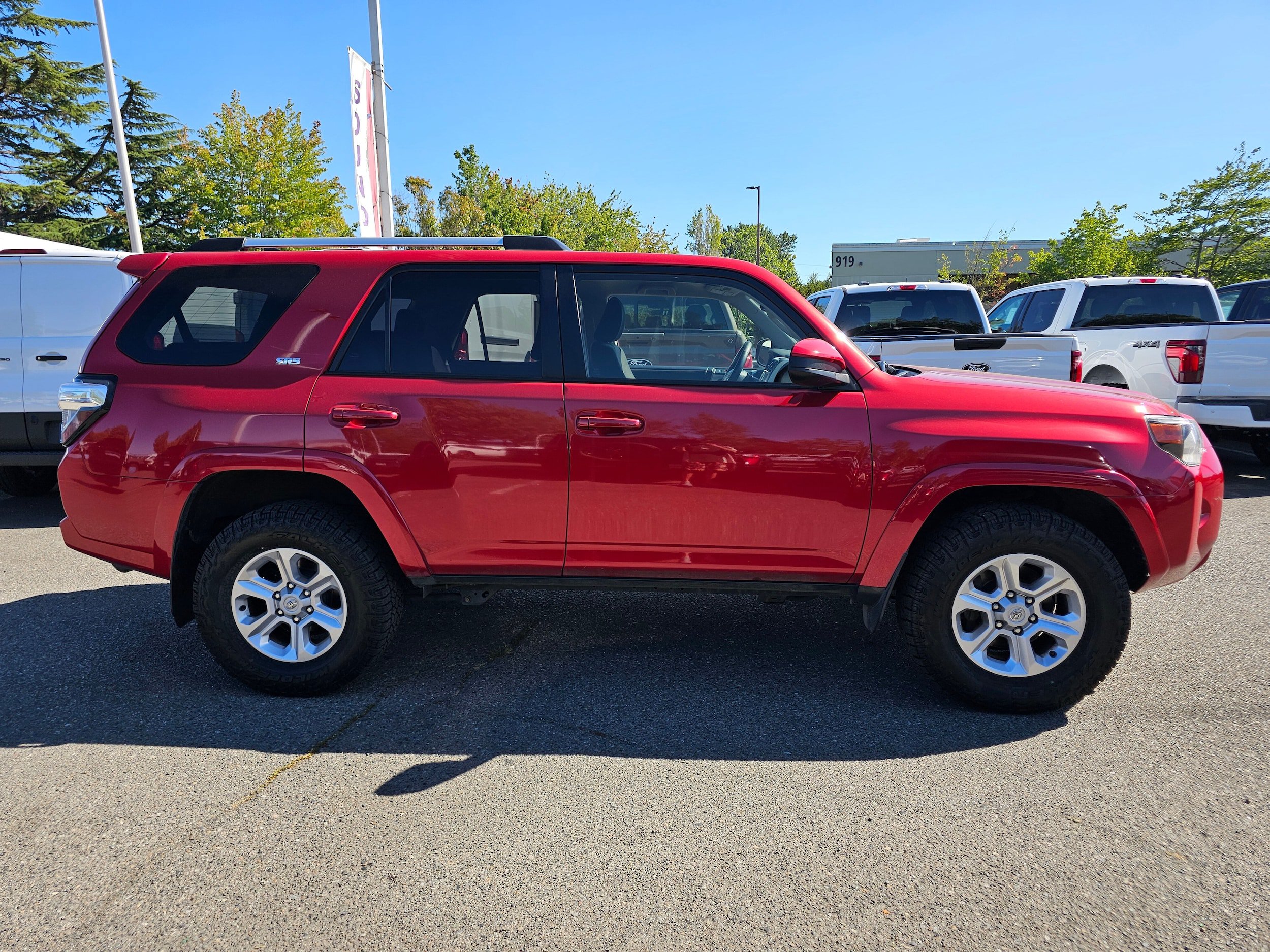 Used 2022 Toyota 4Runner SR5 AWD/4WD image 4