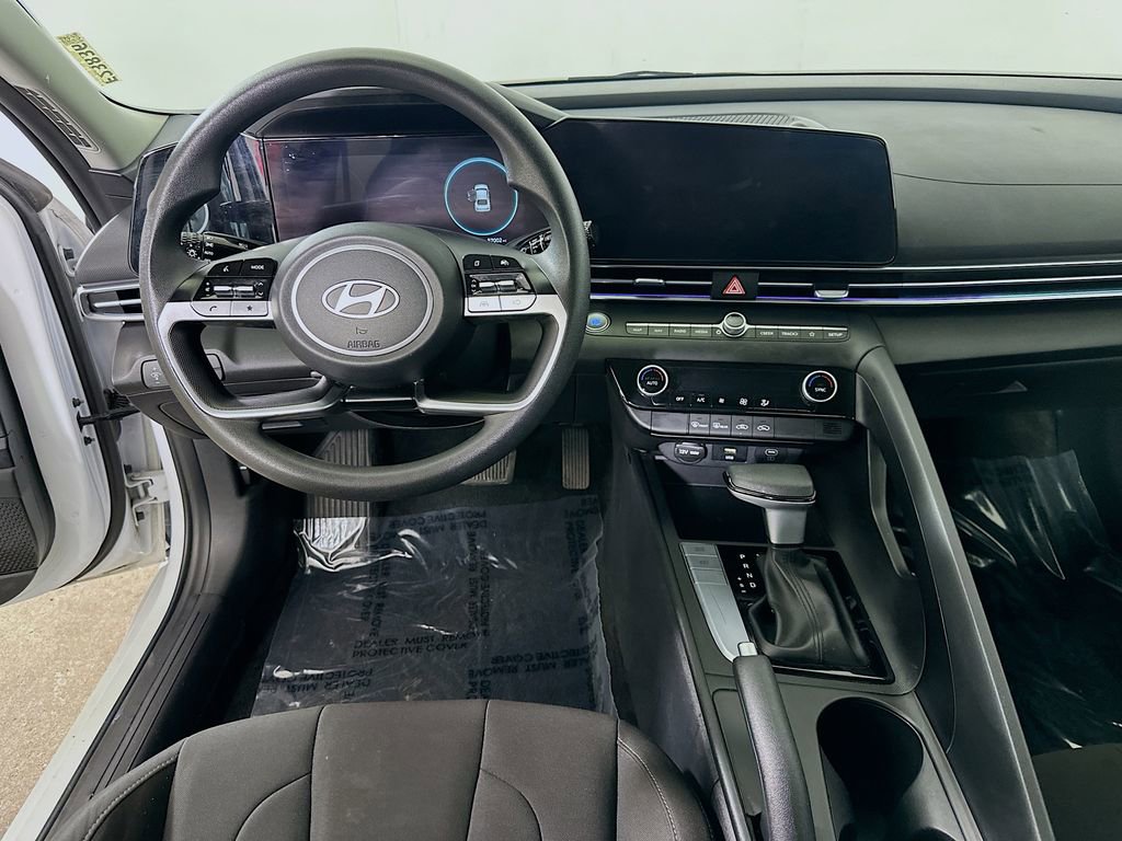 Used 2024 Hyundai Elantra SEL image 17