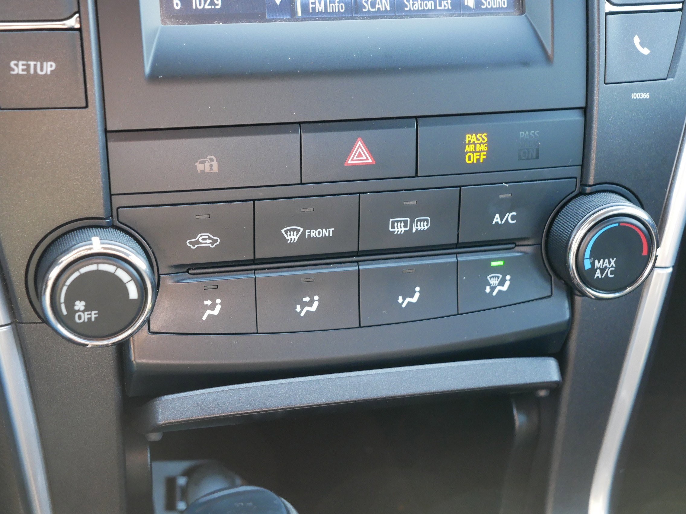 Used 2015 Toyota Camry LE image 23