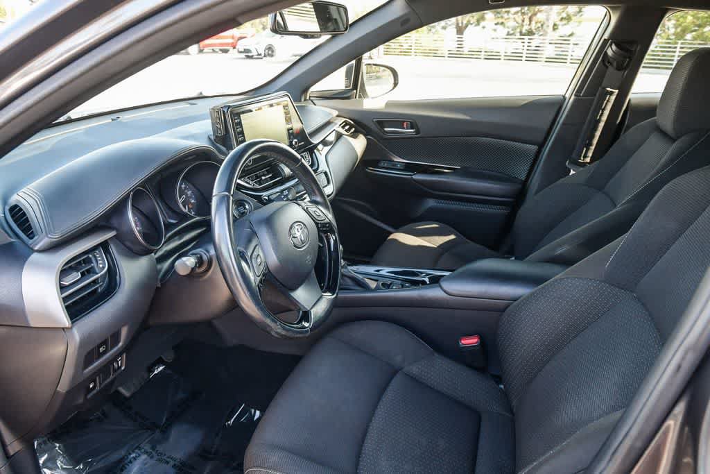 Used 2019 Toyota C-HR XLE FWD image 17