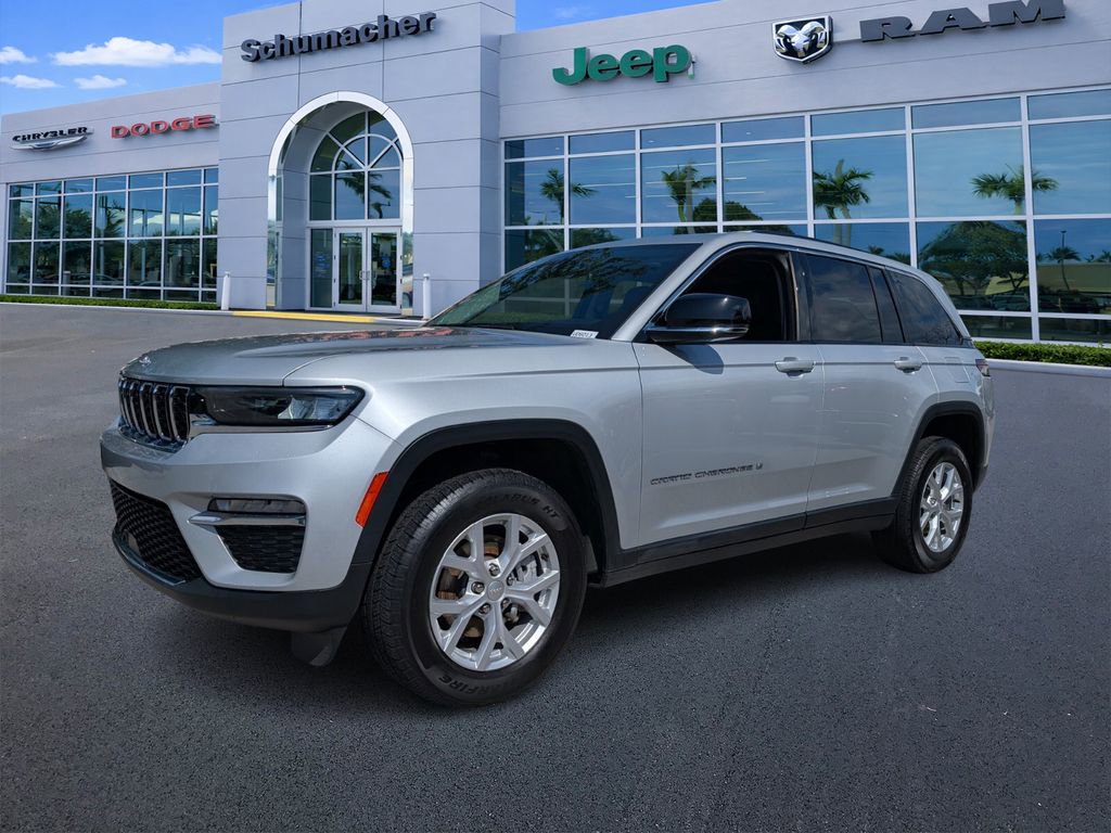 Certified 2024 Jeep Grand Cherokee Limited image 3
