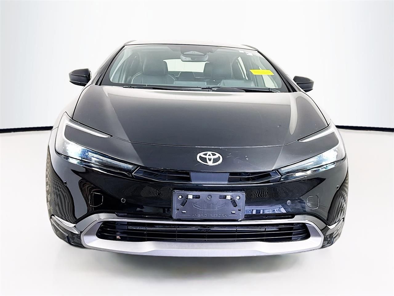 Used 2023 Toyota Prius XLE AWD/4WD image 2