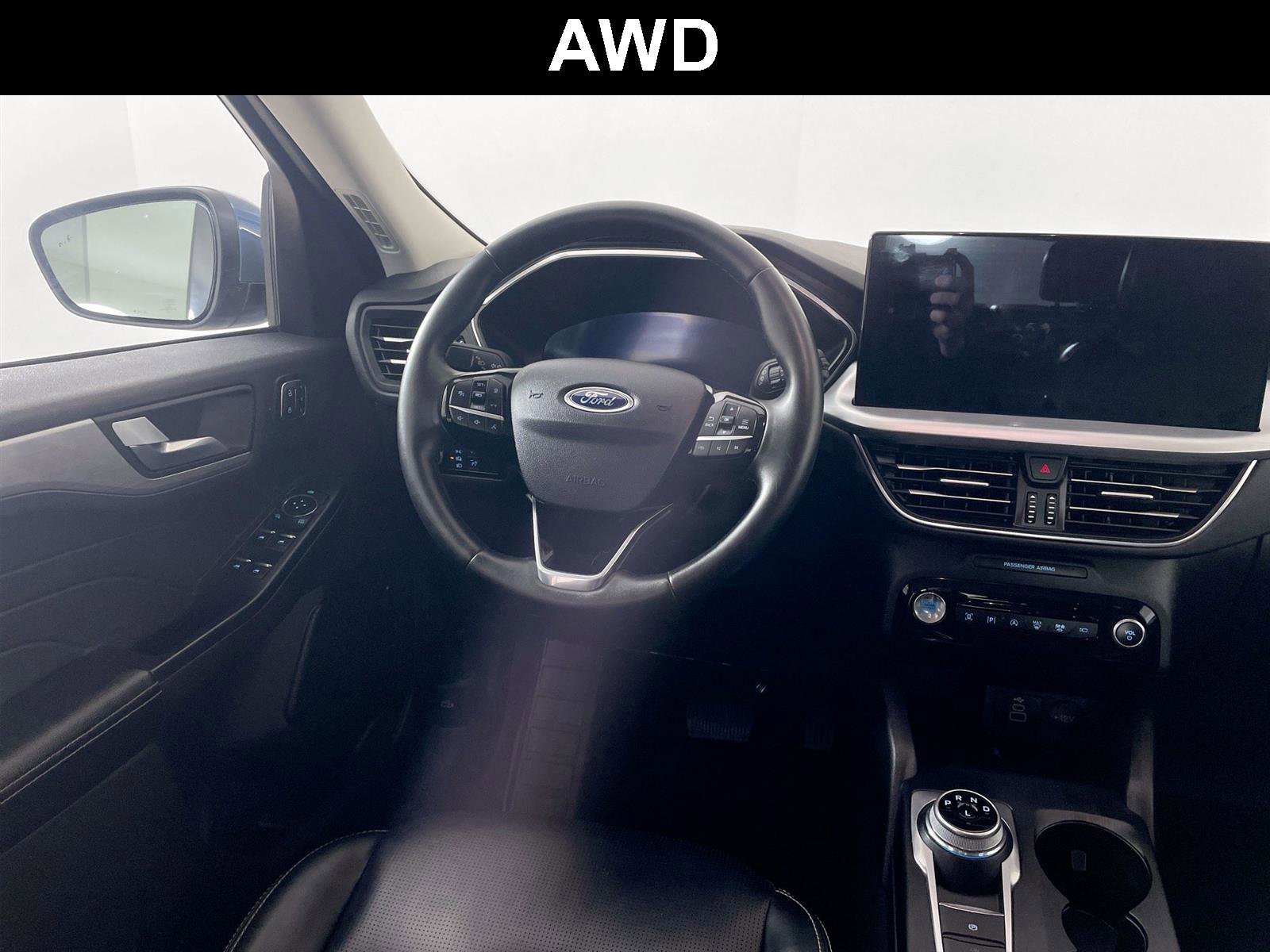 Used 2024 Ford Escape Platinum image 2