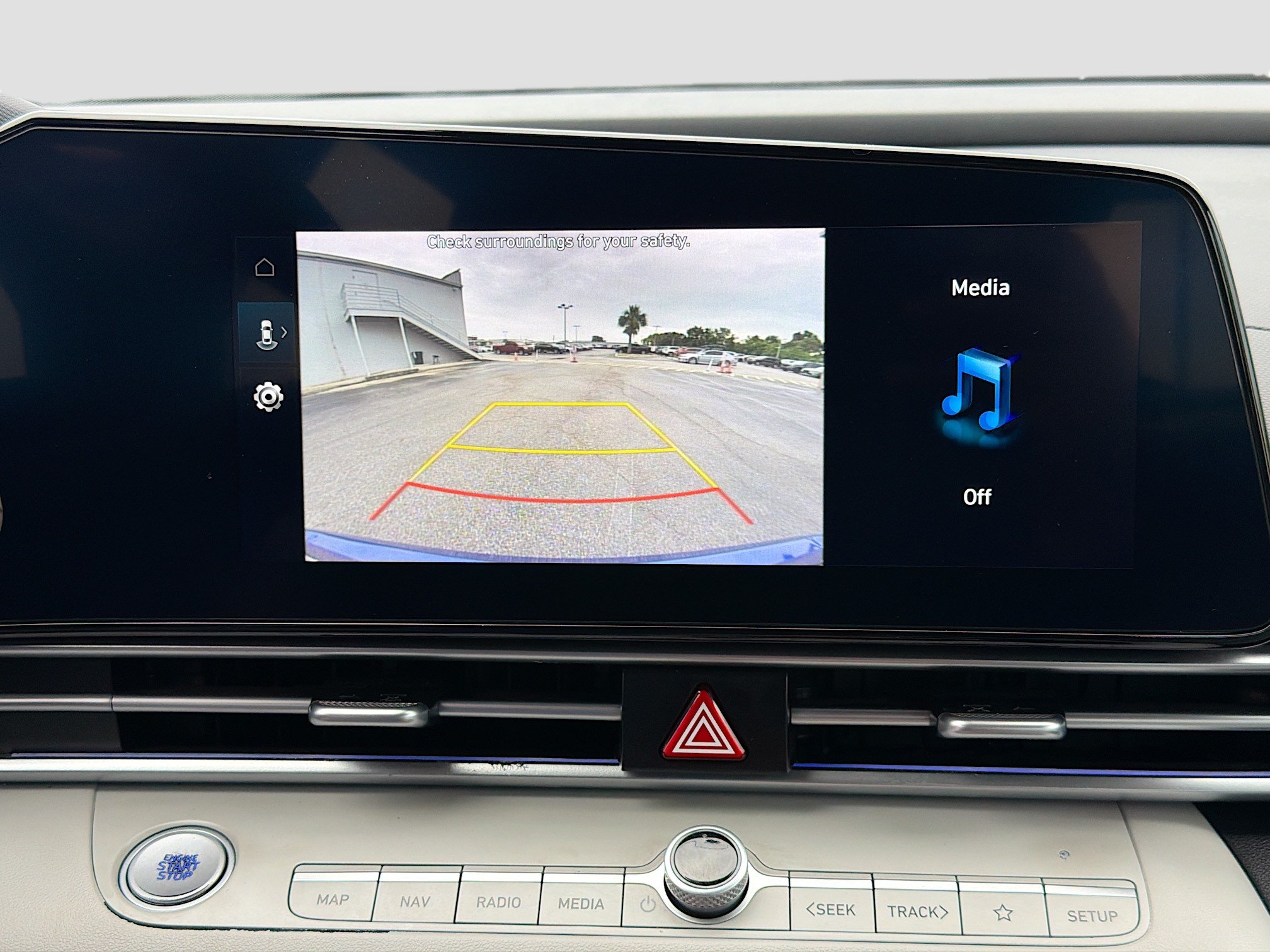 Used 2025 Hyundai Elantra Limited FWD image 30