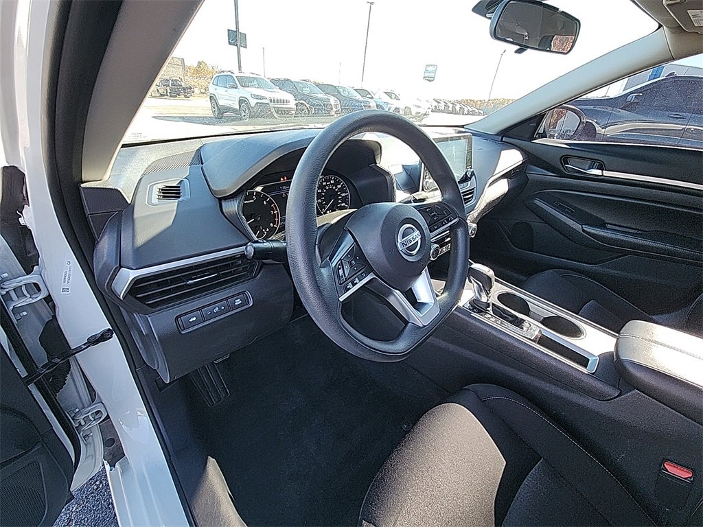 Used 2022 Nissan Altima 2.5 SV image 14
