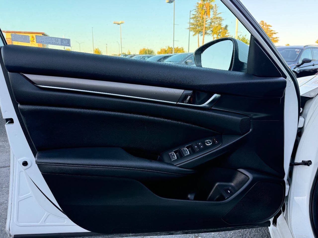 Used 2019 Honda Accord LX image 9