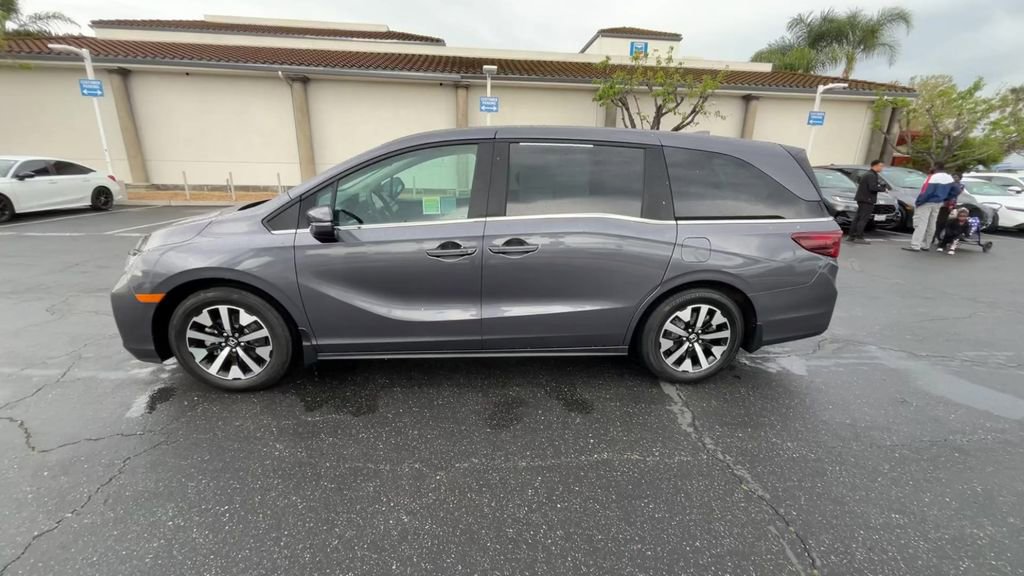 Certified 2025 Honda Odyssey EX-L image 5