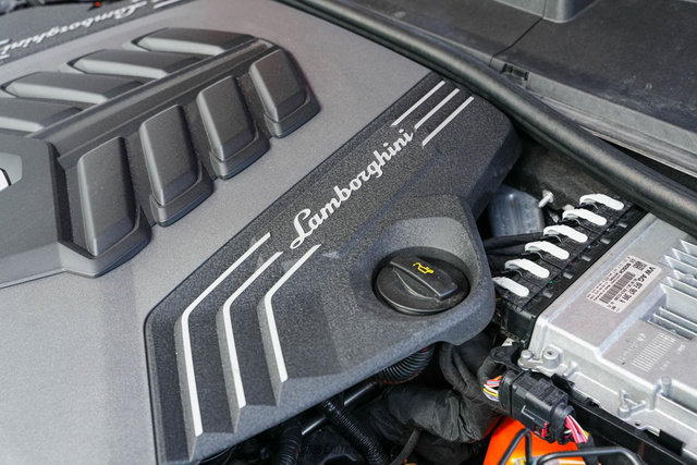 Used 2022 Lamborghini Urus image 21