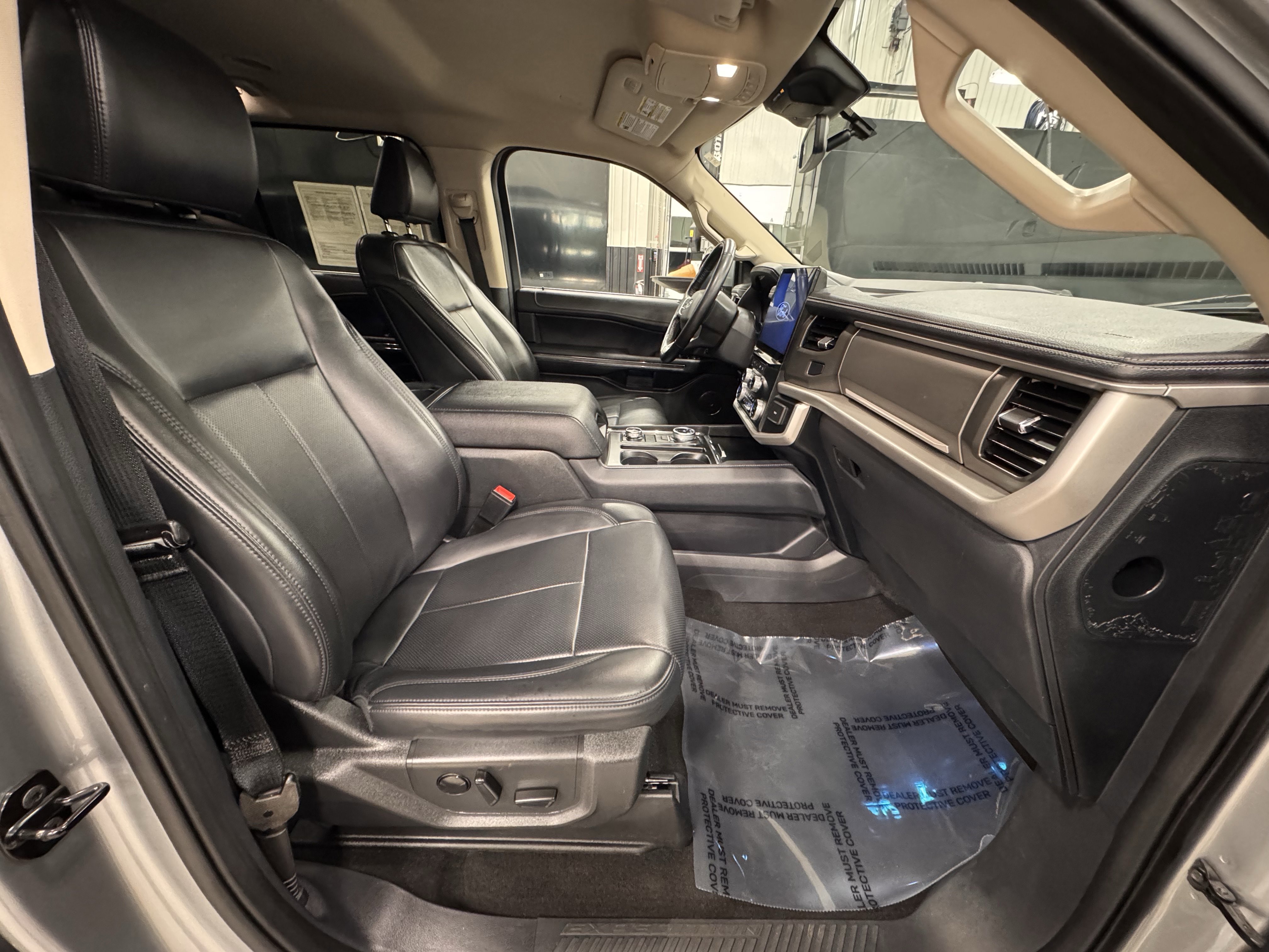 Used 2024 Ford Expedition Max XLT image 27