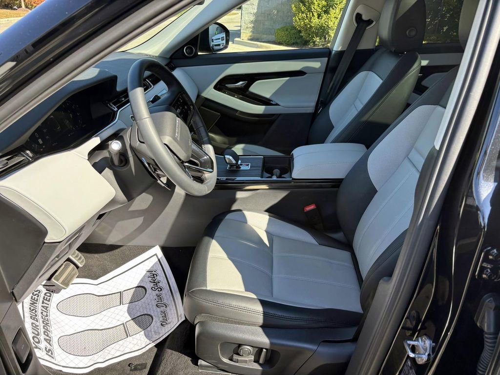 Certified 2025 Land Rover Range Rover Evoque Dynamic SE image 10