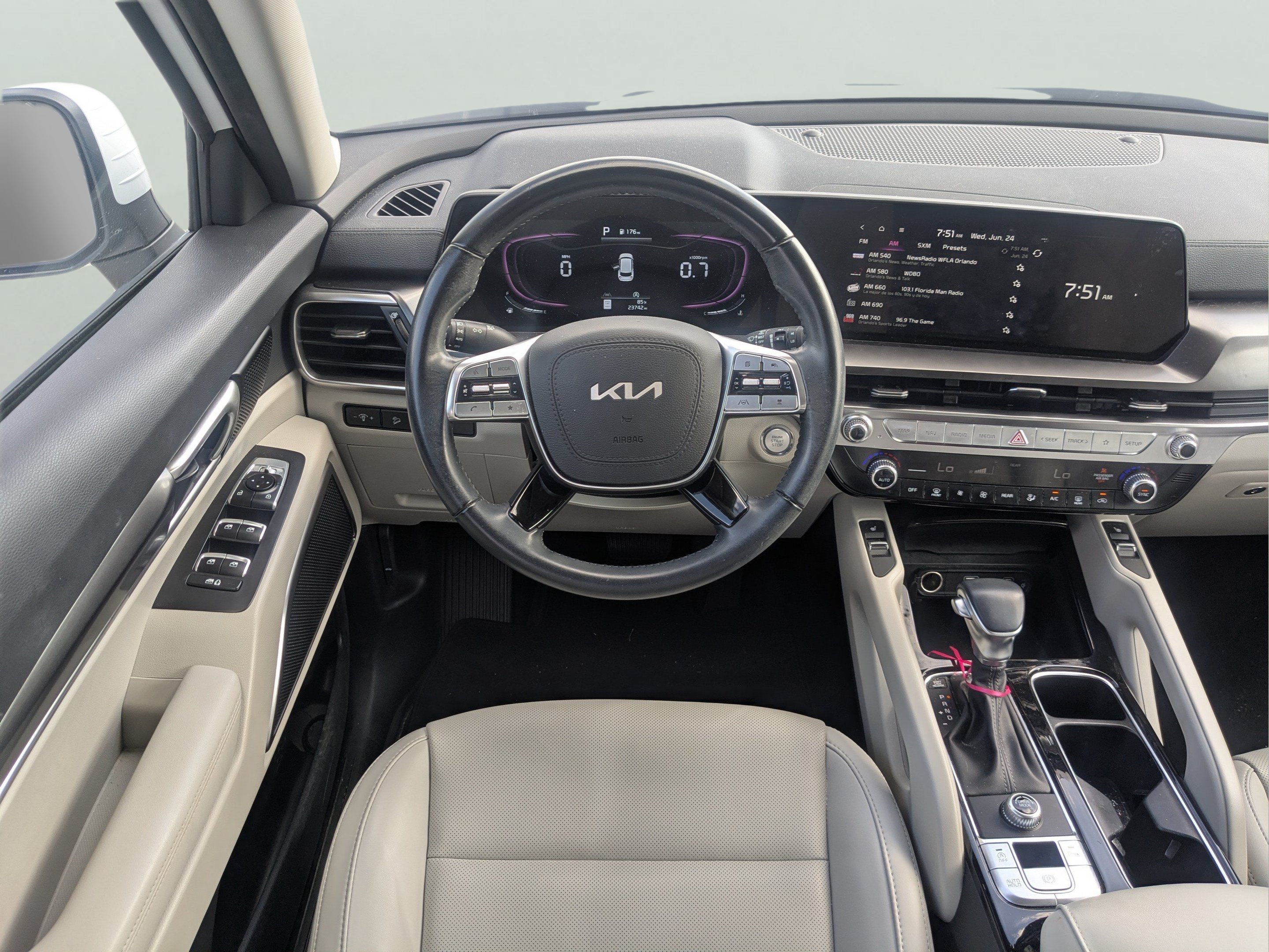 Used 2024 Kia Telluride S w/ S Sunroof Package FWD image 13