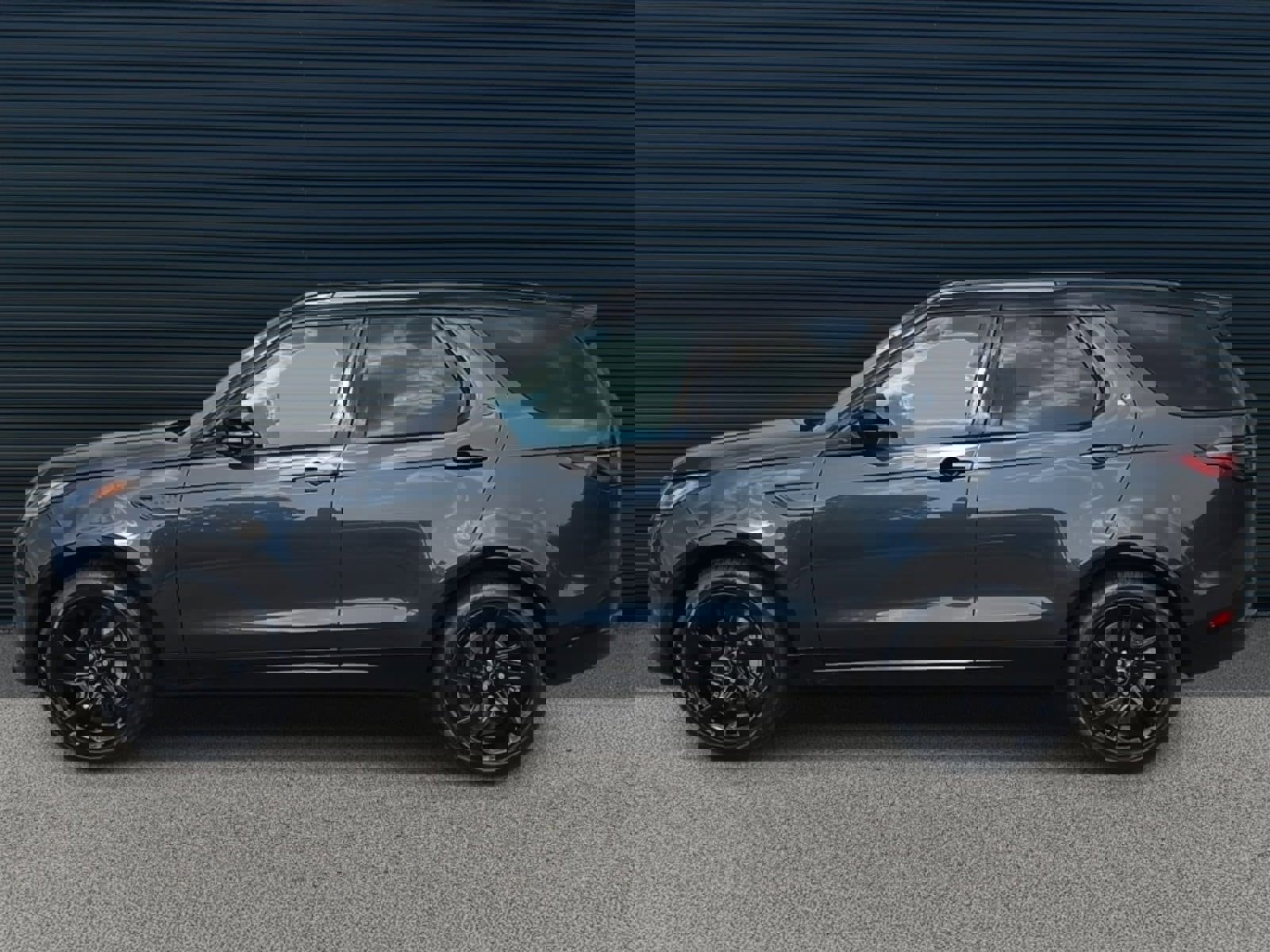 New 2025 Land Rover Discovery Dynamic SE image 3