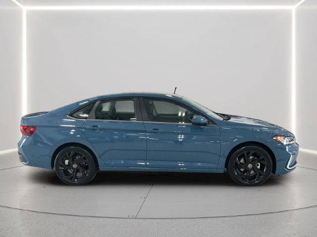 New 2027 Volkswagen Jetta SE FWD image 7