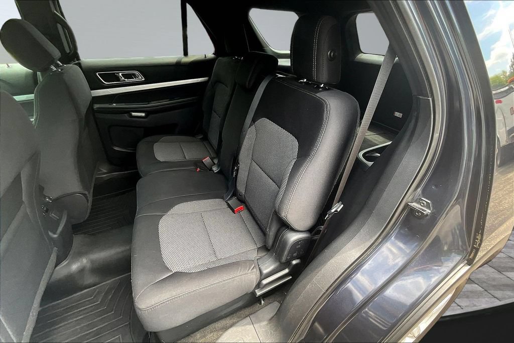 Used 2017 Ford Explorer XLT AWD/4WD image 23