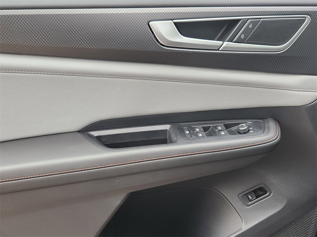 New 2025 Volkswagen Atlas Peak Edition SE image 3