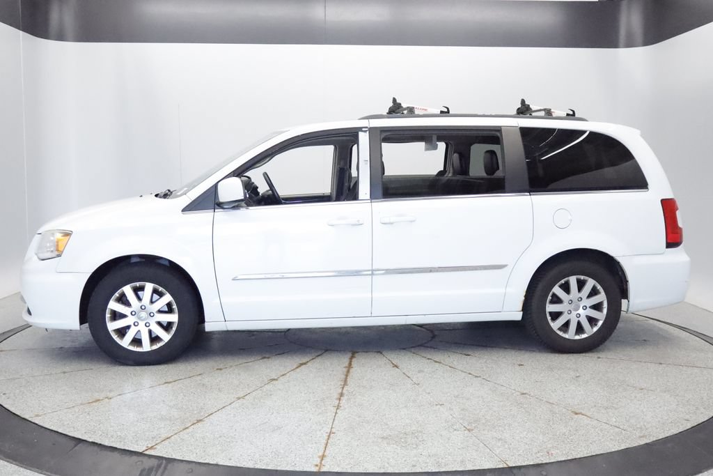Used 2014 Chrysler Town & Country Touring FWD image 2