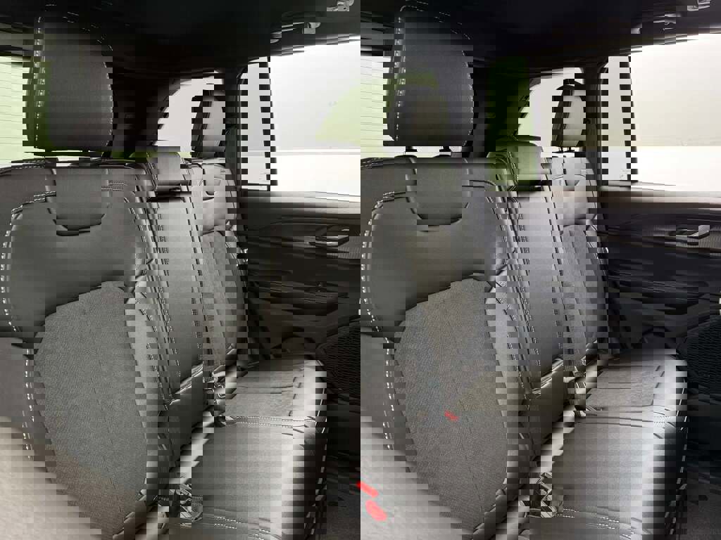 New 2025 Jeep Grand Cherokee Altitude image 21