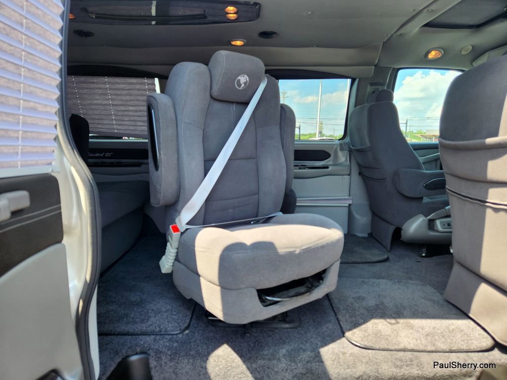 Used 2019 Chevrolet Express 2500 image 37