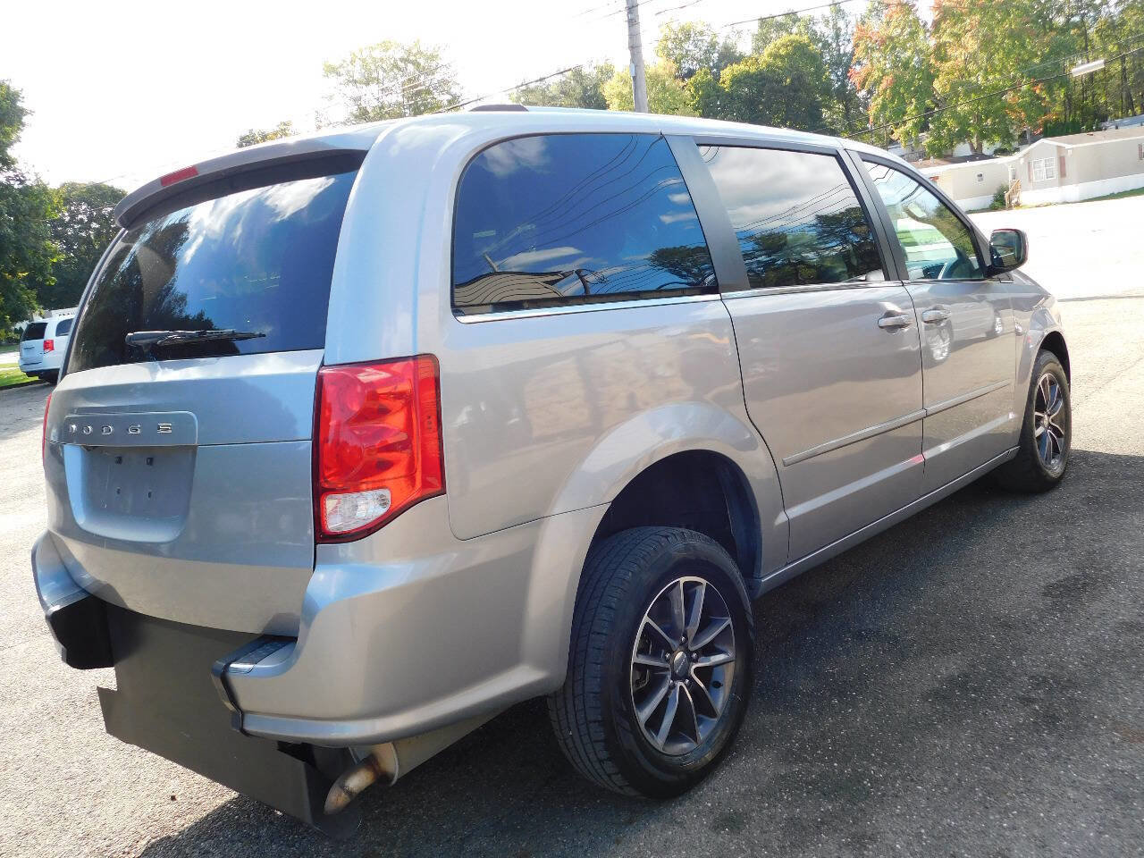 Used 2017 Dodge Grand Caravan SXT image 17