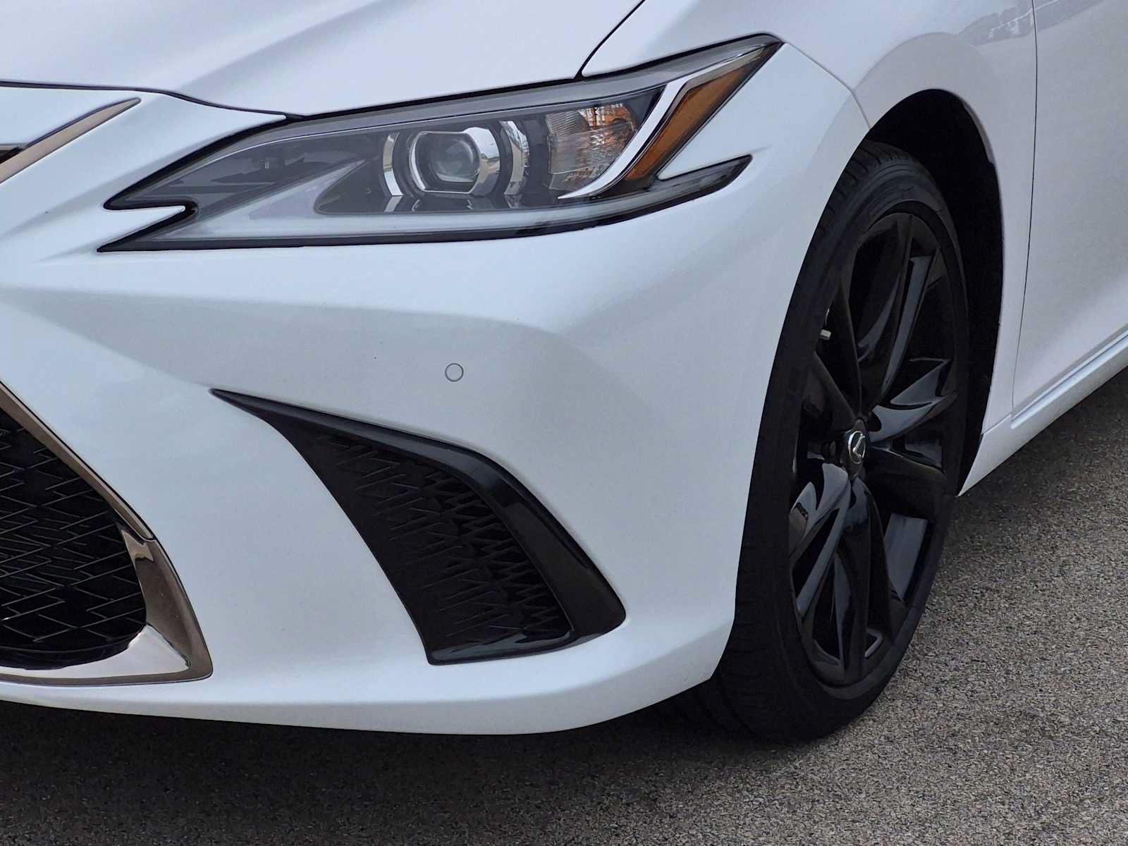 Used 2023 Lexus ES 350 F Sport w/ Accessory Package (Z2) FWD image 11