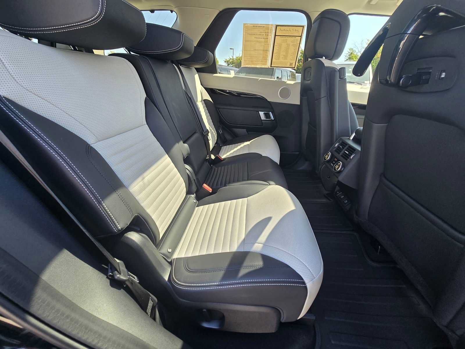 Used 2025 Land Rover Discovery S AWD/4WD image 12