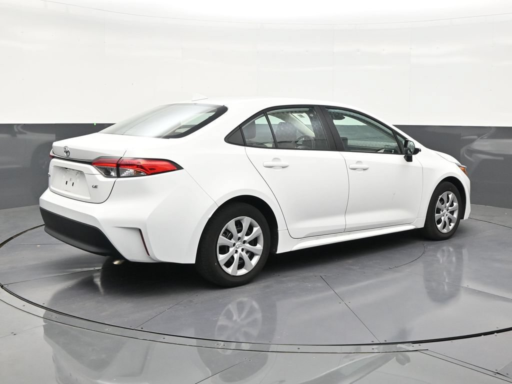 Used 2025 Toyota Corolla LE FWD image 5