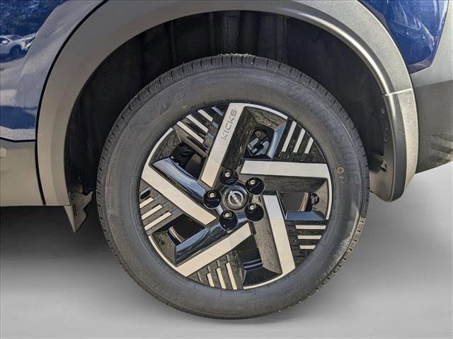 Used 2025 Nissan Kicks SV image 9