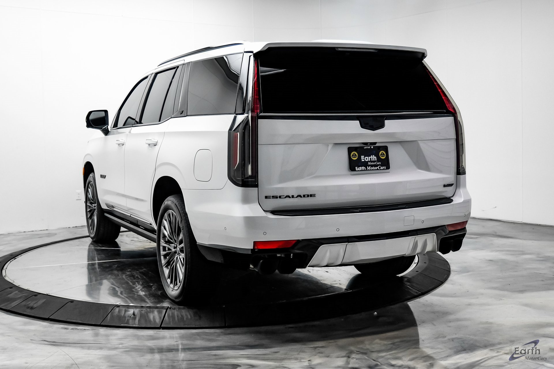 Used 2023 Cadillac Escalade V image 9