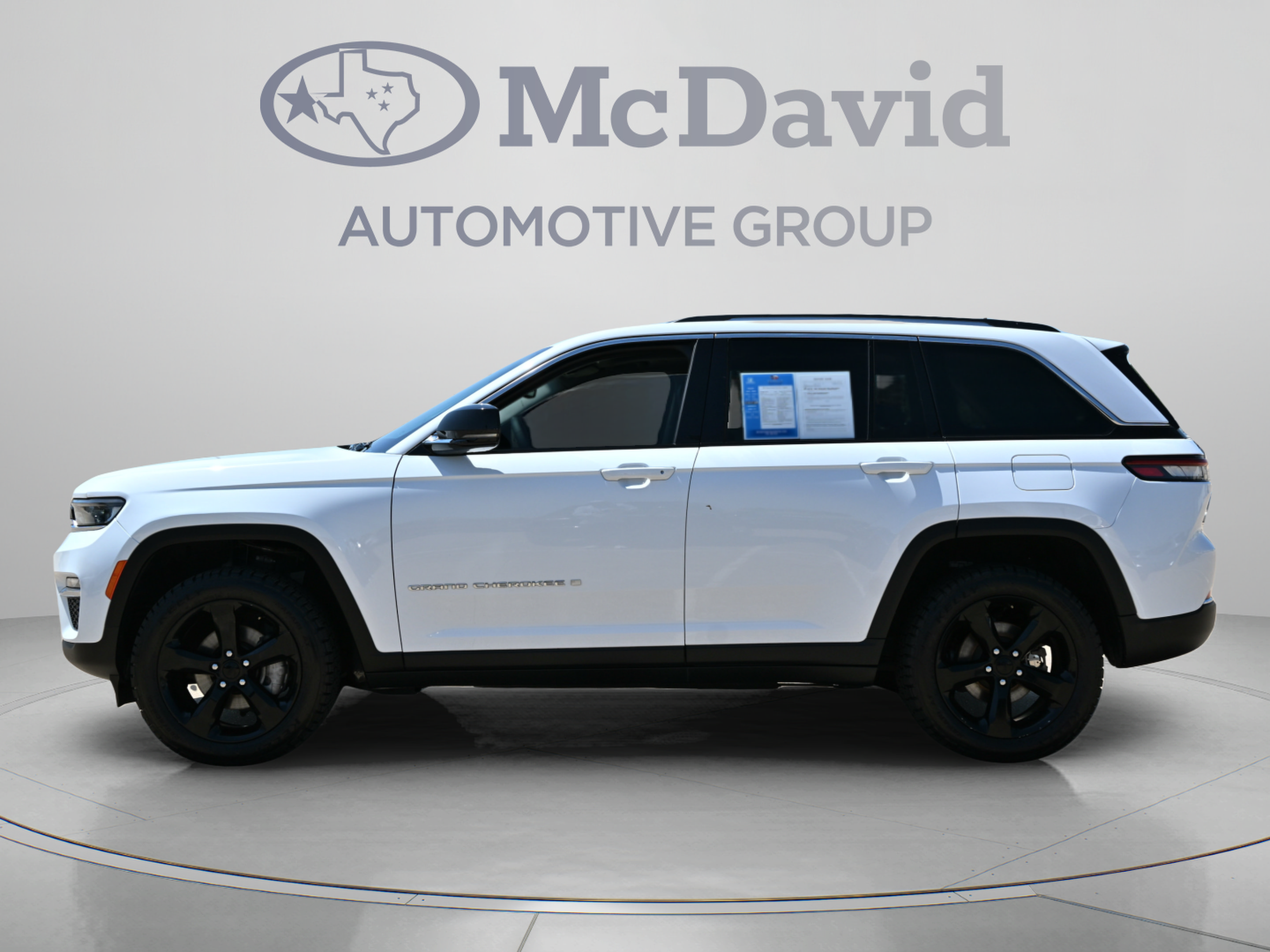 Used 2023 Jeep Grand Cherokee Limited AWD/4WD image 2
