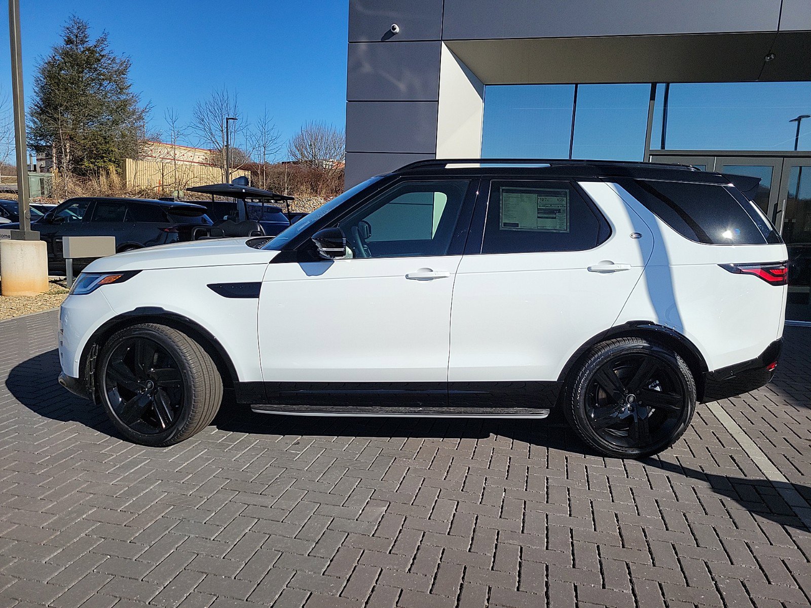 Certified 2025 Land Rover Discovery Dynamic SE AWD/4WD image 10