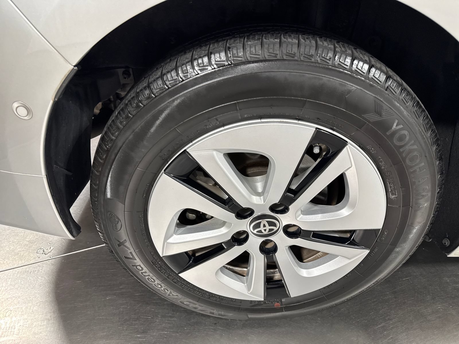 Used 2016 Toyota Prius FWD image 20