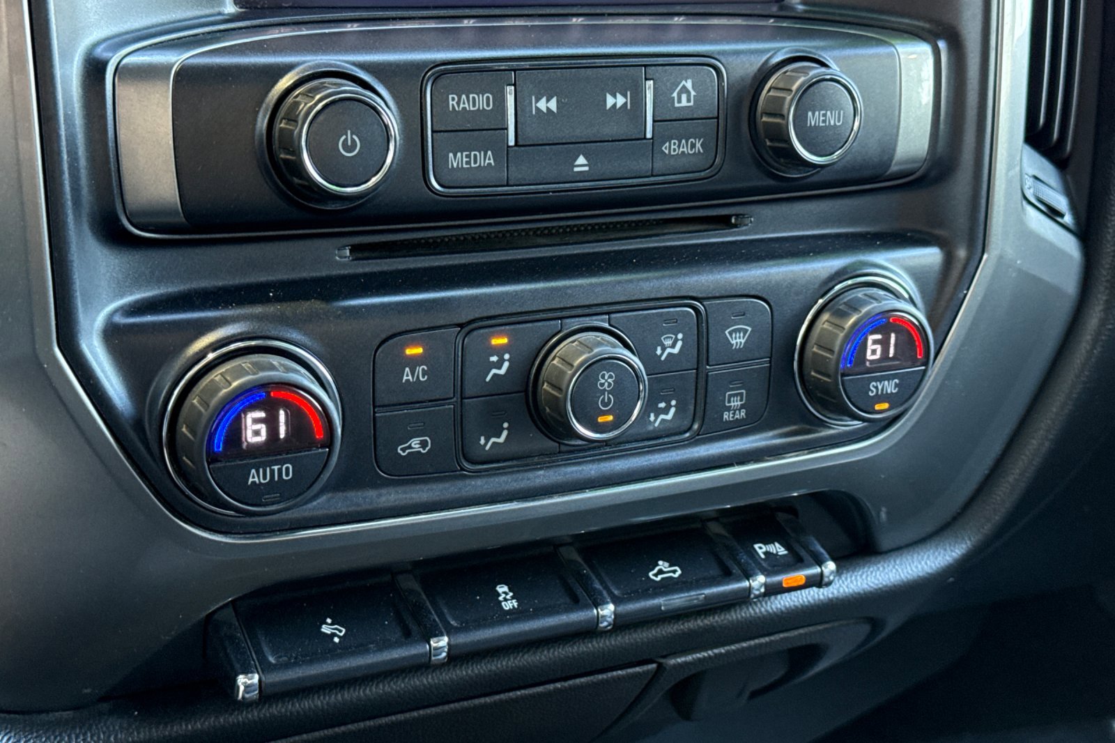 Used 2018 Chevrolet Silverado 1500 LT w/ All Star Edition AWD/4WD image 19