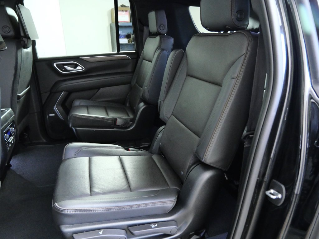 Used 2023 Chevrolet Suburban High Country AWD/4WD image 16