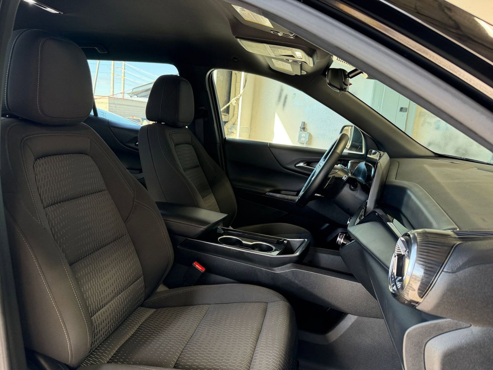 Used 2025 Chevrolet Equinox LT image 35