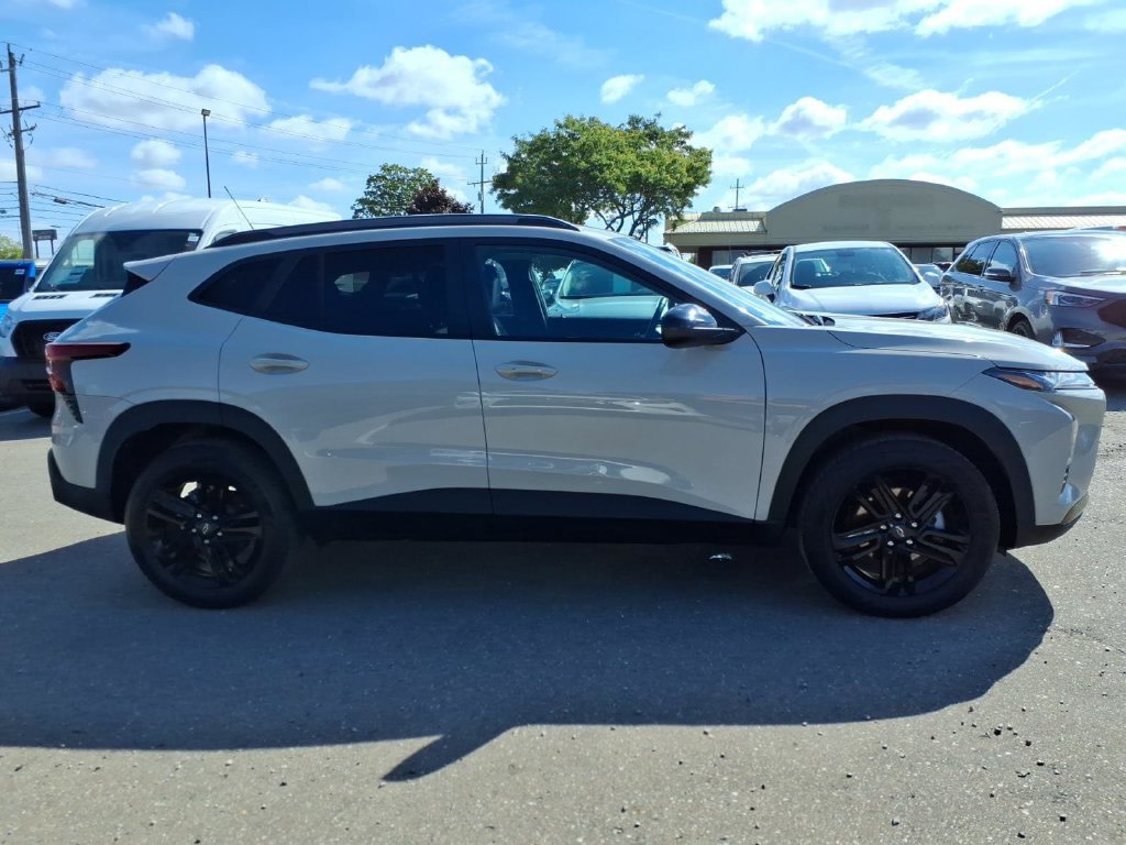 Used 2026 Chevrolet Trax ACTIV w/ Sunroof Package FWD image 6