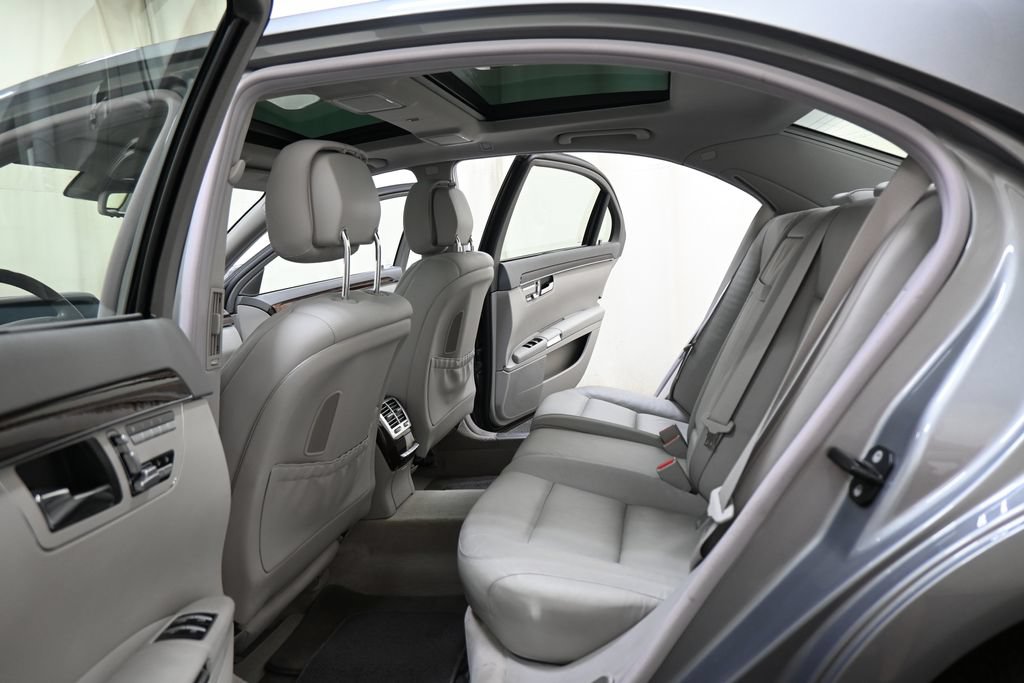 Used 2010 Mercedes-Benz S 550 4MATIC image 17