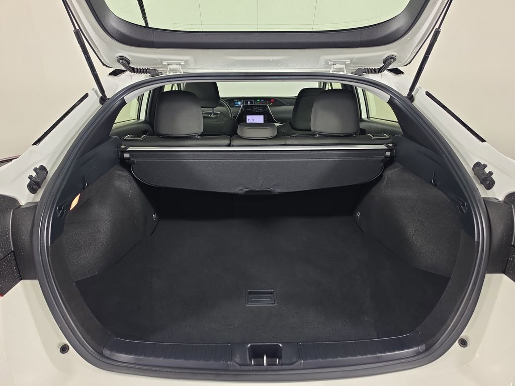 Used 2021 Toyota Prius LE FWD image 28