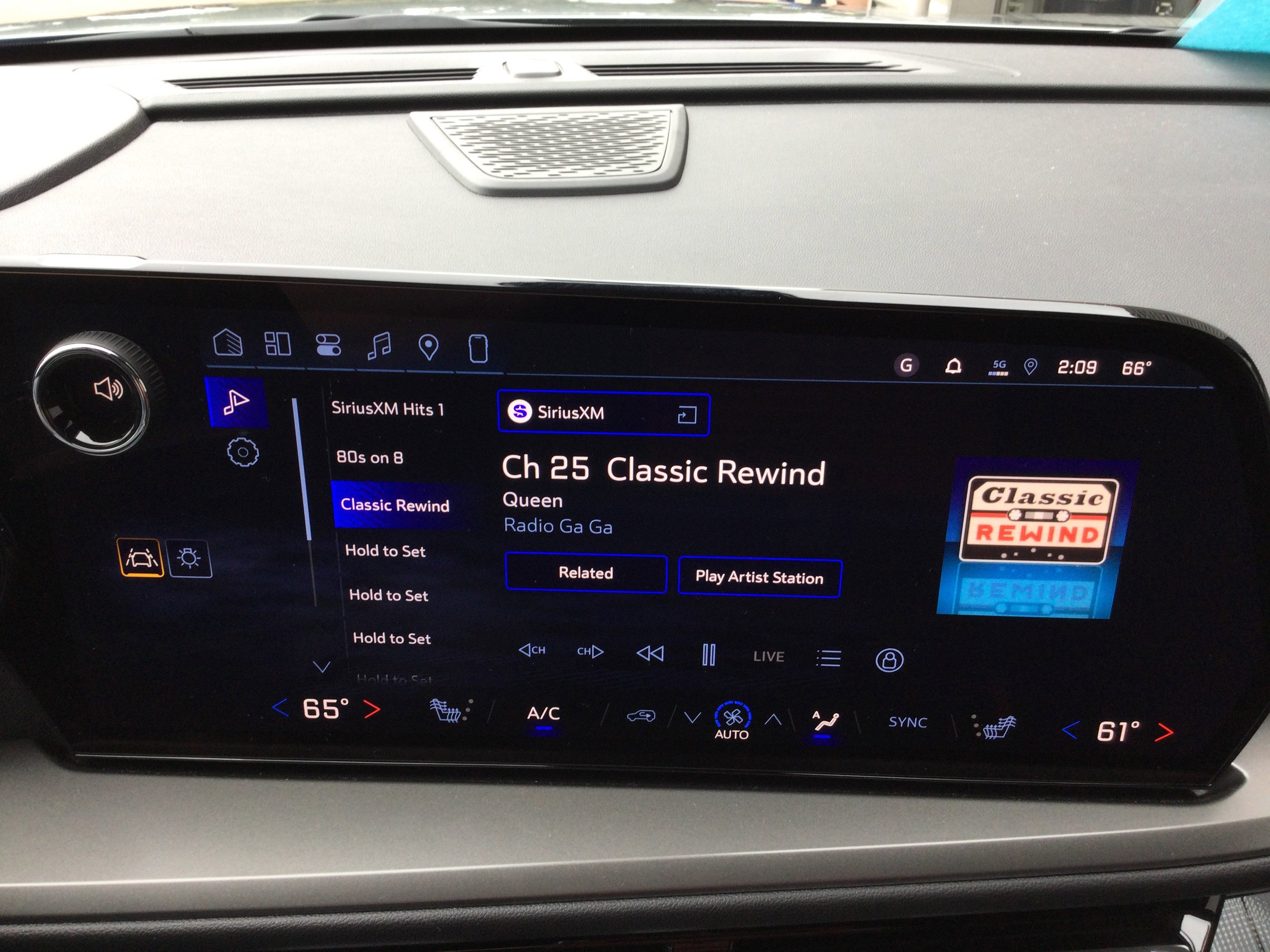 New 2026 Chevrolet Traverse LT w/ Enhanced Driving Package image 10