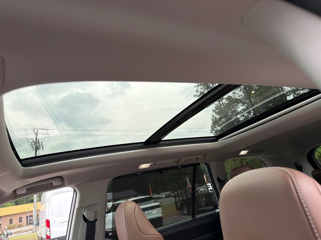 Used 2024 Toyota Grand Highlander AWD image 20
